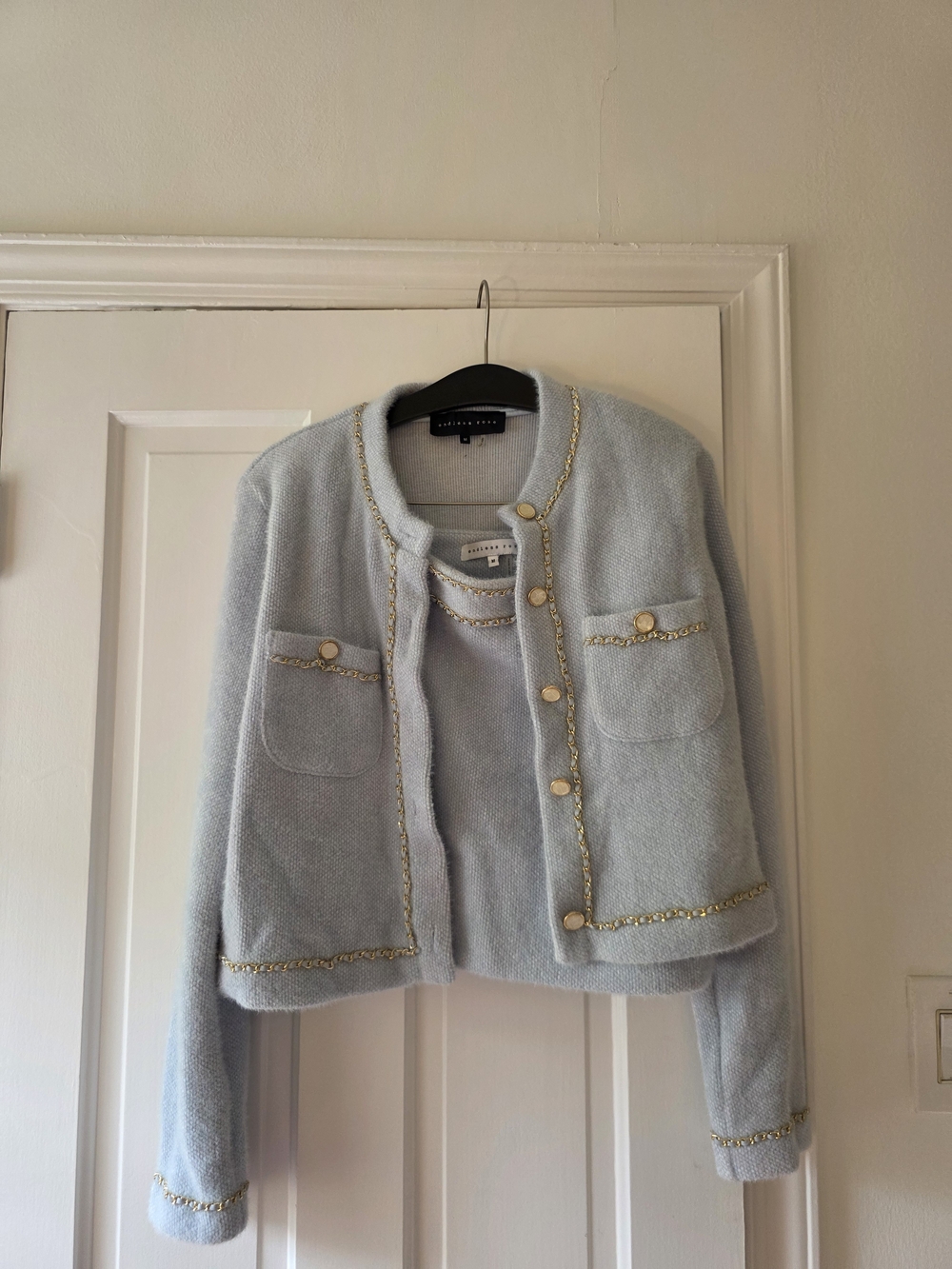 Set Light Blue Cropped Chain-Trim Jacket and Mibi Skirt